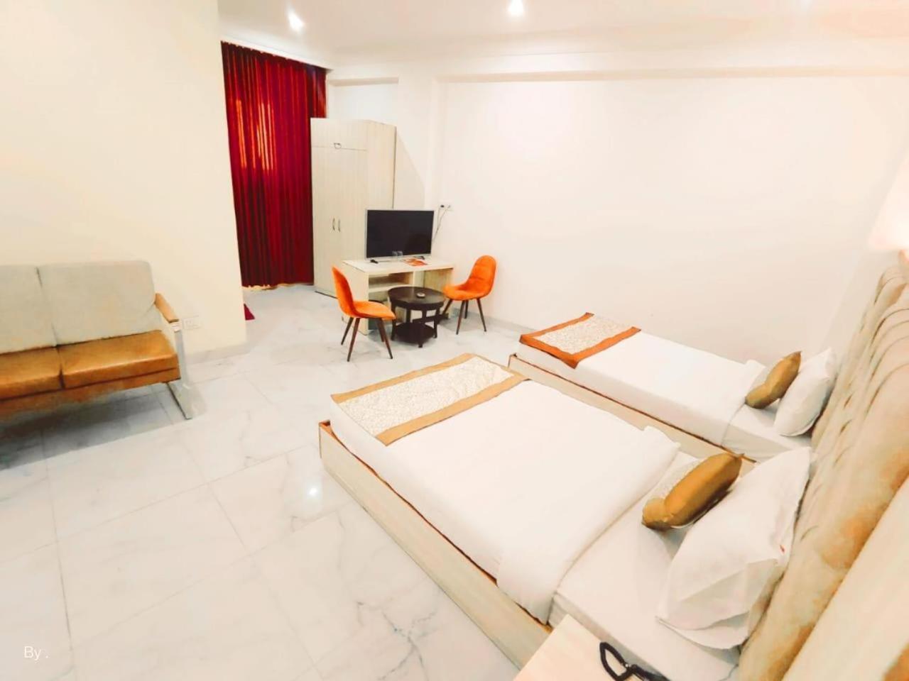 Hotel Almora Sky Near By Delhi International Airport With - Free Airport Pickup And Drop نيودلهي المظهر الخارجي الصورة