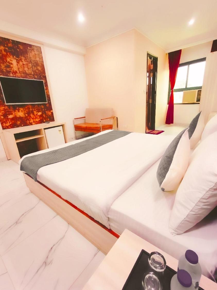 Hotel Almora Sky Near By Delhi International Airport With - Free Airport Pickup And Drop نيودلهي المظهر الخارجي الصورة