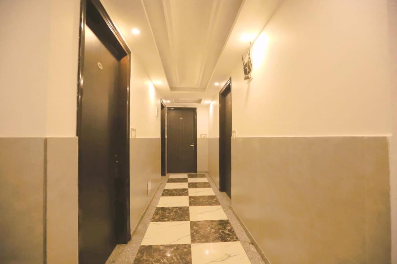 Hotel Almora Sky Near By Delhi International Airport With - Free Airport Pickup And Drop نيودلهي المظهر الخارجي الصورة