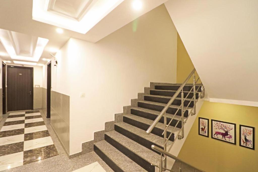Hotel Almora Sky Near By Delhi International Airport With - Free Airport Pickup And Drop نيودلهي المظهر الخارجي الصورة