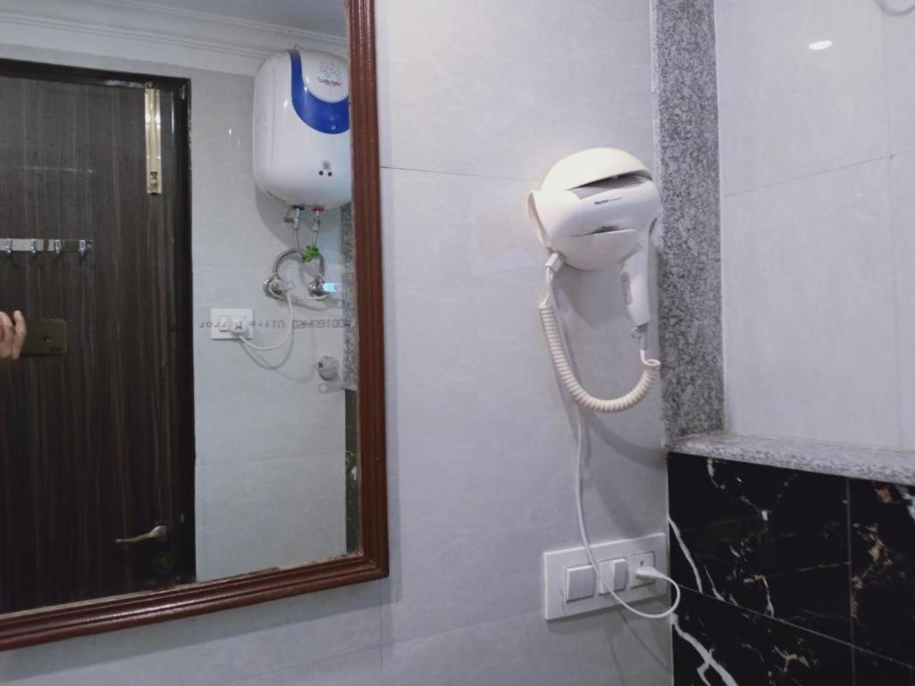 Hotel Almora Sky Near By Delhi International Airport With - Free Airport Pickup And Drop نيودلهي المظهر الخارجي الصورة