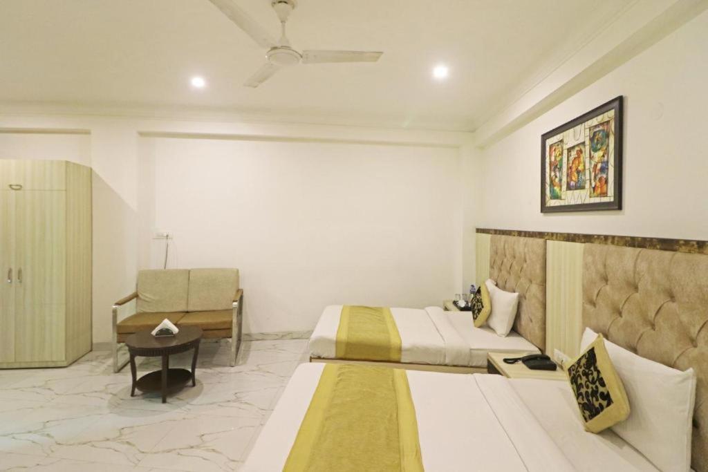 Hotel Almora Sky Near By Delhi International Airport With - Free Airport Pickup And Drop نيودلهي المظهر الخارجي الصورة