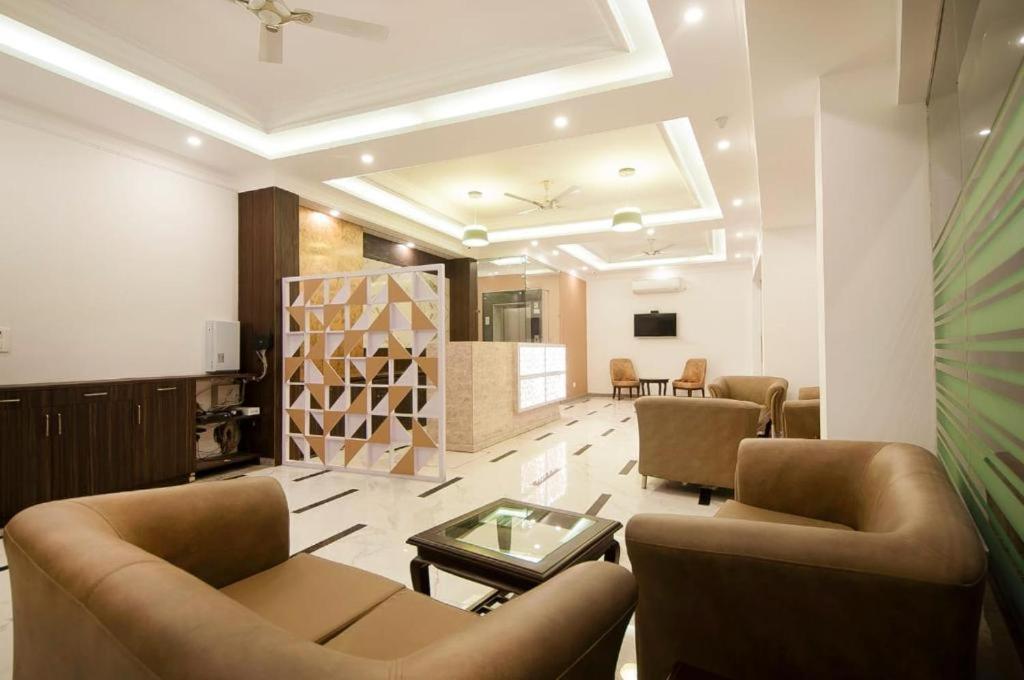 Hotel Almora Sky Near By Delhi International Airport With - Free Airport Pickup And Drop نيودلهي المظهر الخارجي الصورة
