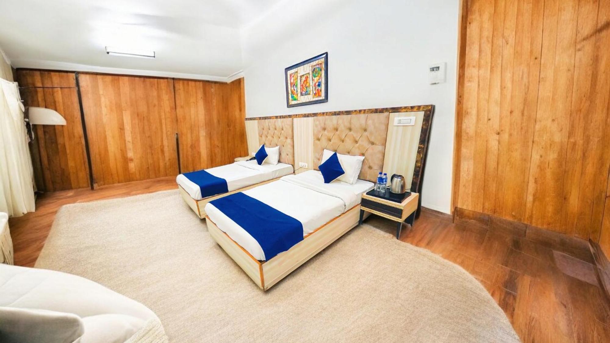 Hotel Almora Sky Near By Delhi International Airport With - Free Airport Pickup And Drop نيودلهي المظهر الخارجي الصورة