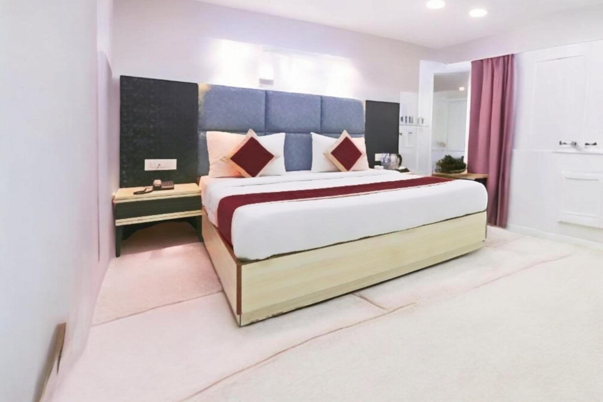 Hotel Almora Sky Near By Delhi International Airport With - Free Airport Pickup And Drop نيودلهي المظهر الخارجي الصورة