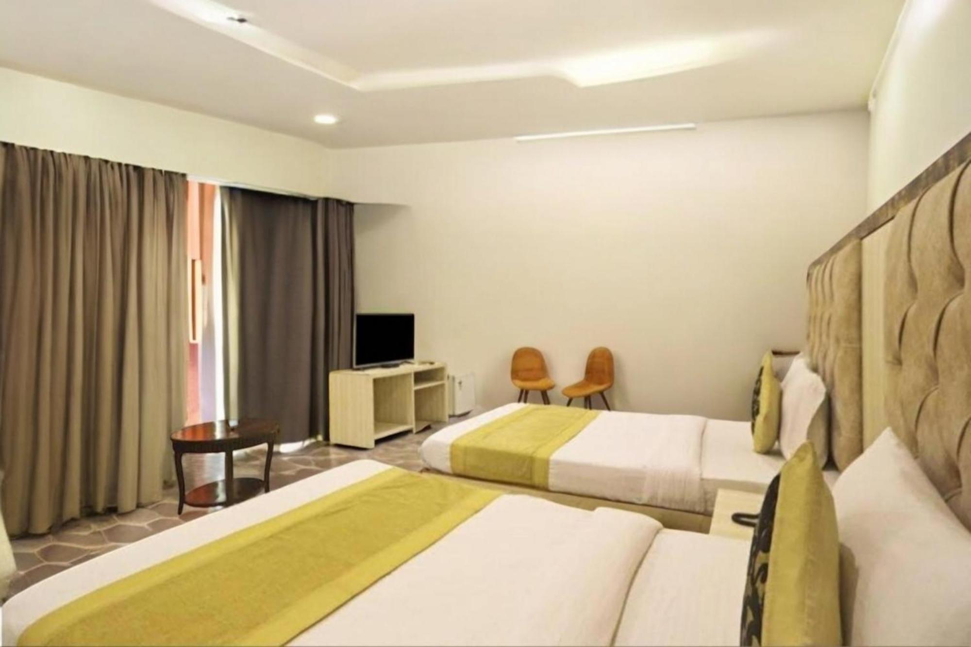 Hotel Almora Sky Near By Delhi International Airport With - Free Airport Pickup And Drop نيودلهي المظهر الخارجي الصورة