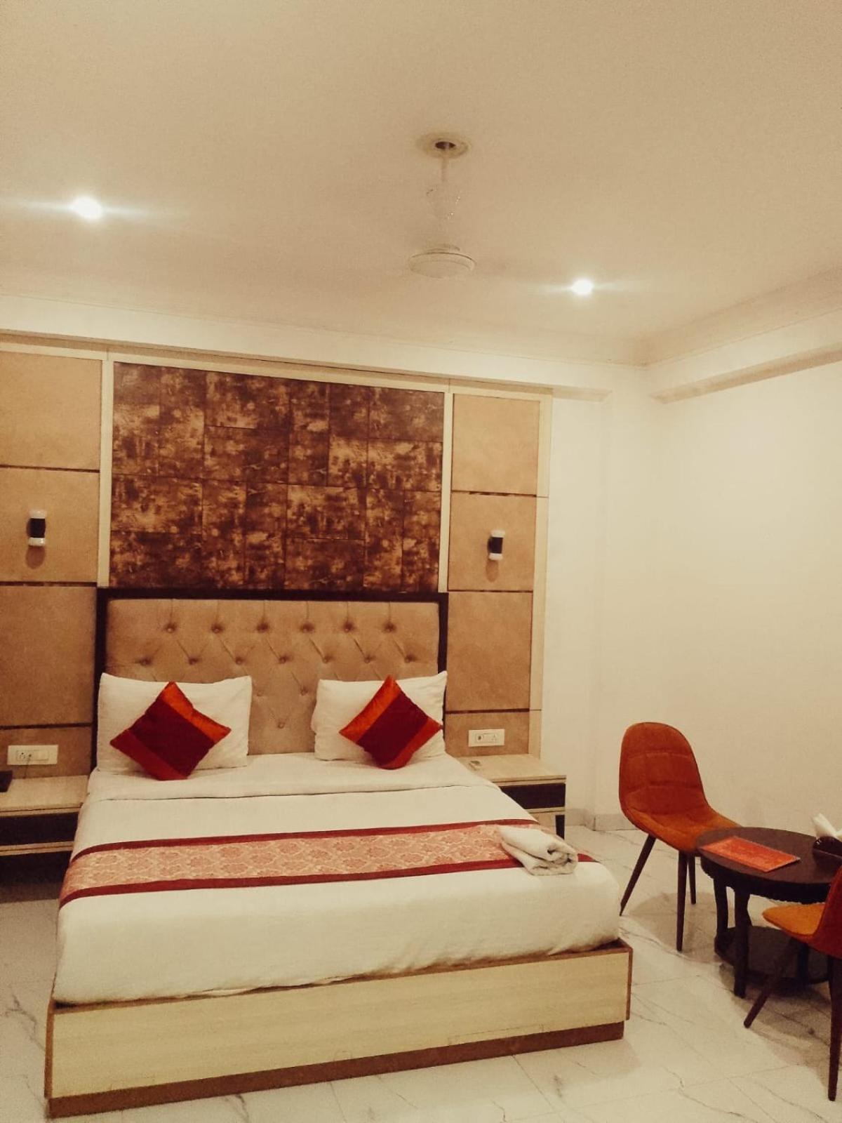 Hotel Almora Sky Near By Delhi International Airport With - Free Airport Pickup And Drop نيودلهي المظهر الخارجي الصورة