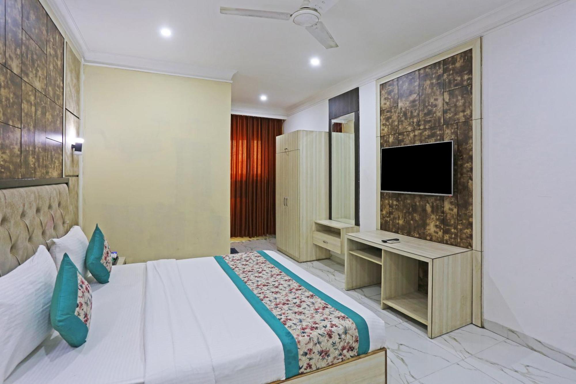 Hotel Almora Sky Near By Delhi International Airport With - Free Airport Pickup And Drop نيودلهي المظهر الخارجي الصورة