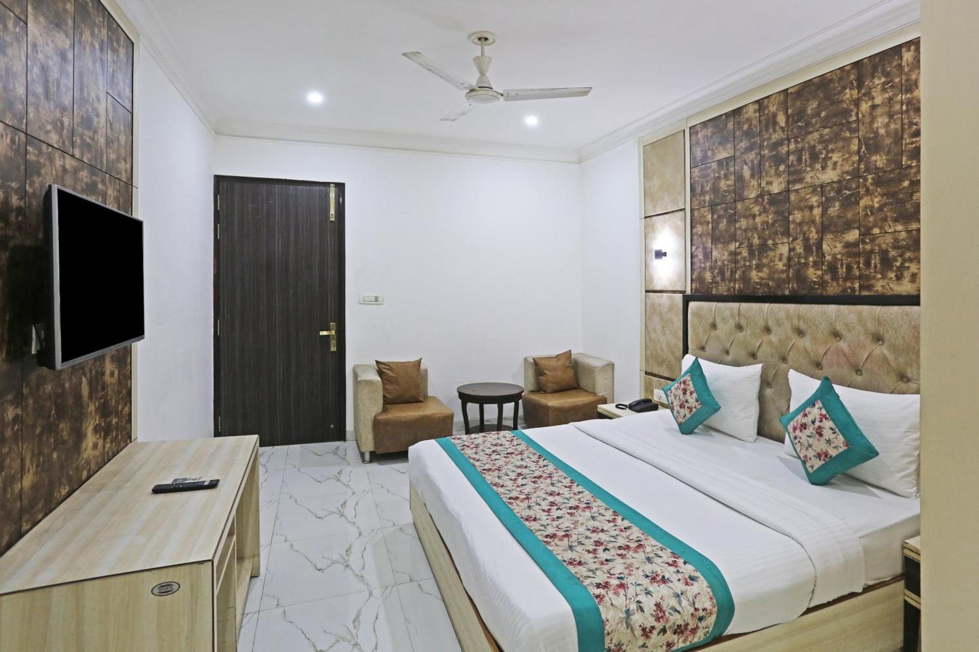 Hotel Almora Sky Near By Delhi International Airport With - Free Airport Pickup And Drop نيودلهي المظهر الخارجي الصورة