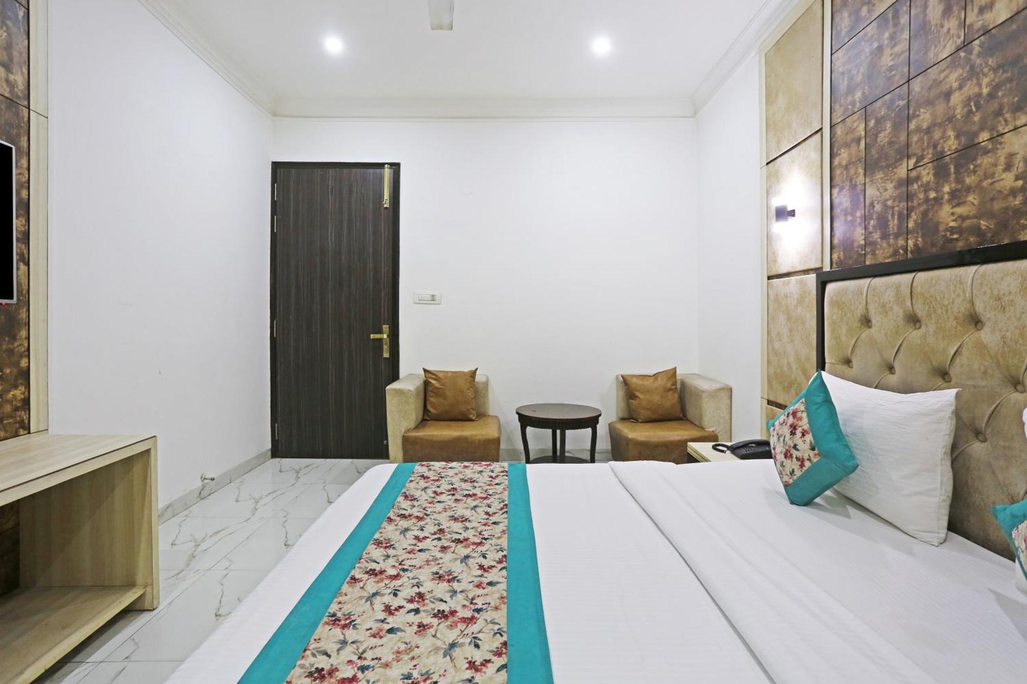 Hotel Almora Sky Near By Delhi International Airport With - Free Airport Pickup And Drop نيودلهي المظهر الخارجي الصورة