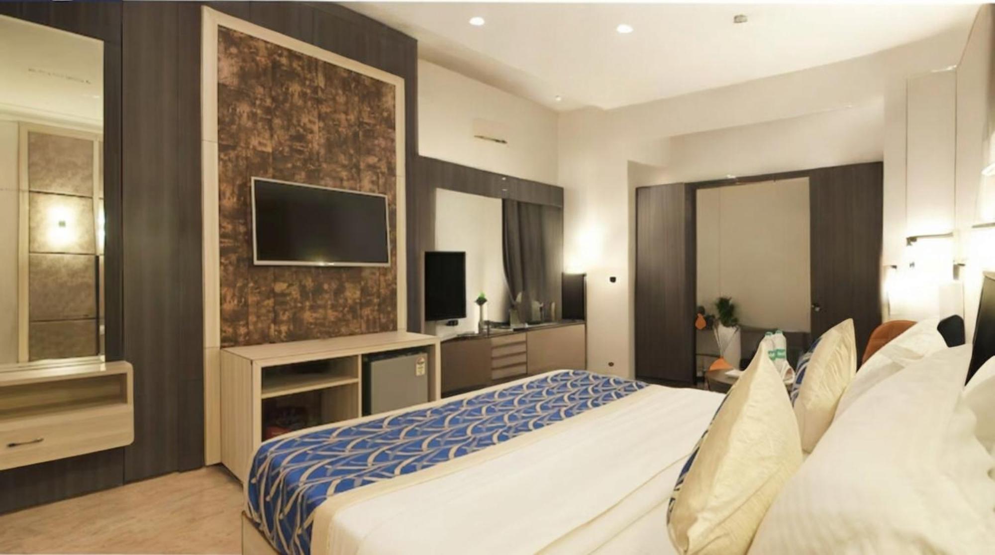 Hotel Almora Sky Near By Delhi International Airport With - Free Airport Pickup And Drop نيودلهي المظهر الخارجي الصورة